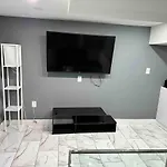 Lovely Basement 1-Bedroom With Free Parking