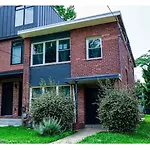 Lovely Basement 1-Bedroom With Free Parking