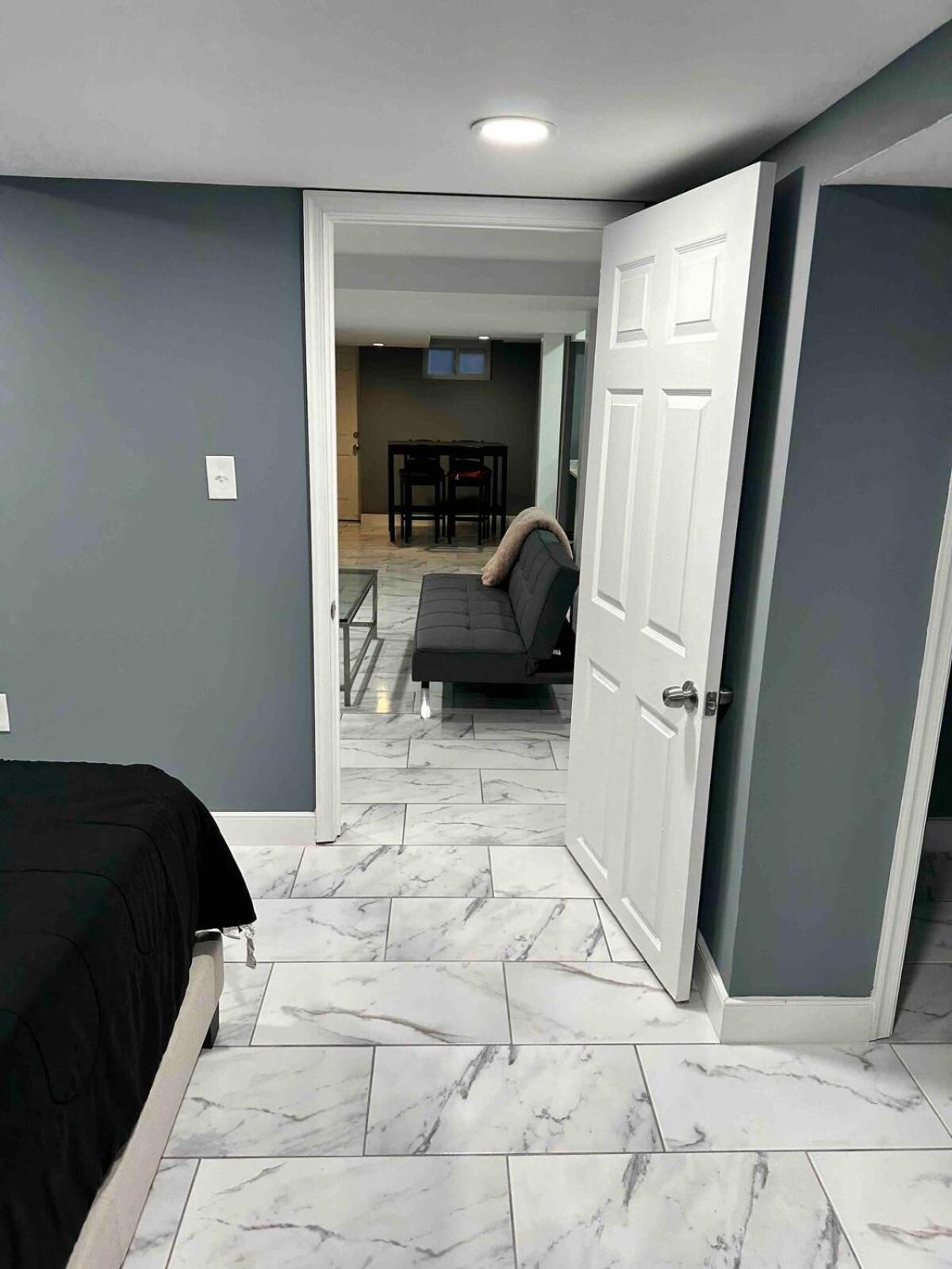 Lovely Basement 1-bedroom With Free Parking